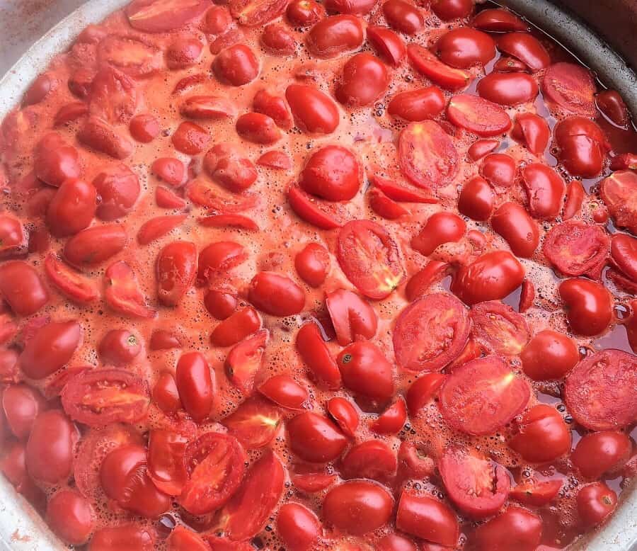 cooking tomatoes for homemade tomato sauce