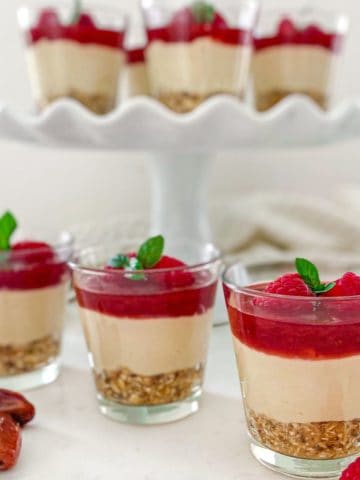 Layered mini cheesecakes in small glasses.